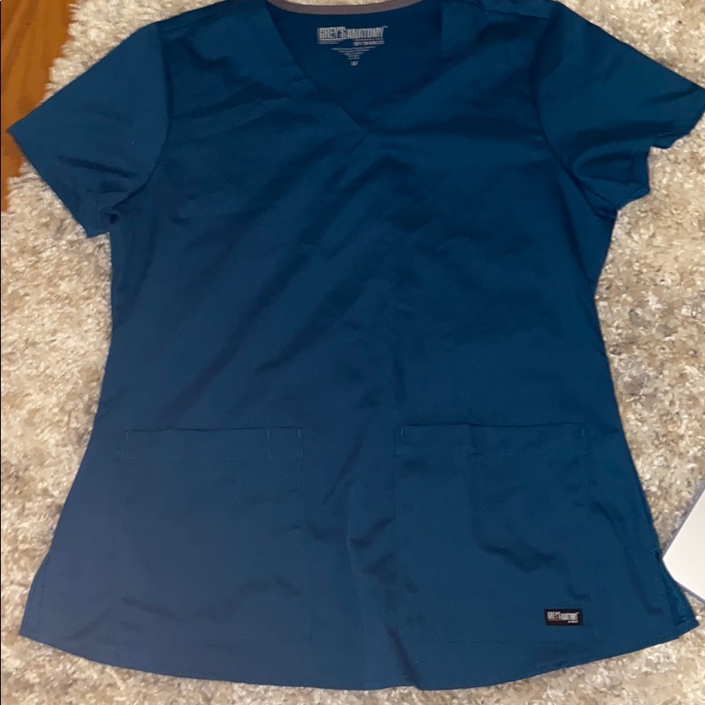 Women’s scrub top